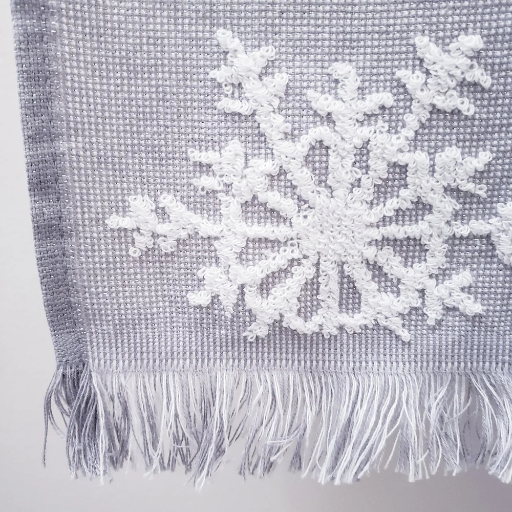 ❤️NEW!❤️#0978-A ■White Snowflakes on Gray Hang'N'Snap Towel + SELECT YOUR SNAP🤍